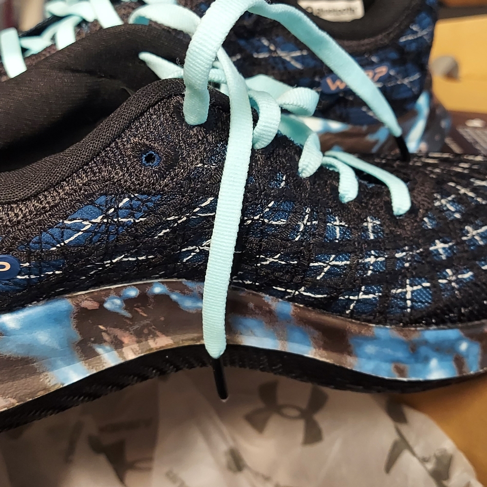 Women's Size 9 Under Armour Black and Blue Running Shoes Bluetooth Connection - Picture 5 of 7
